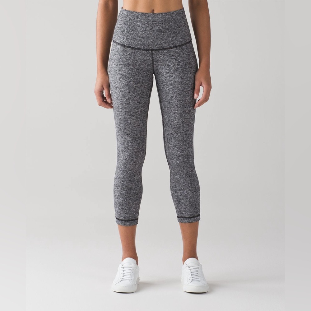 Lululemon Wunder Under Crop (Hi-Rise) (21")
Heathered Black‎ Size 6